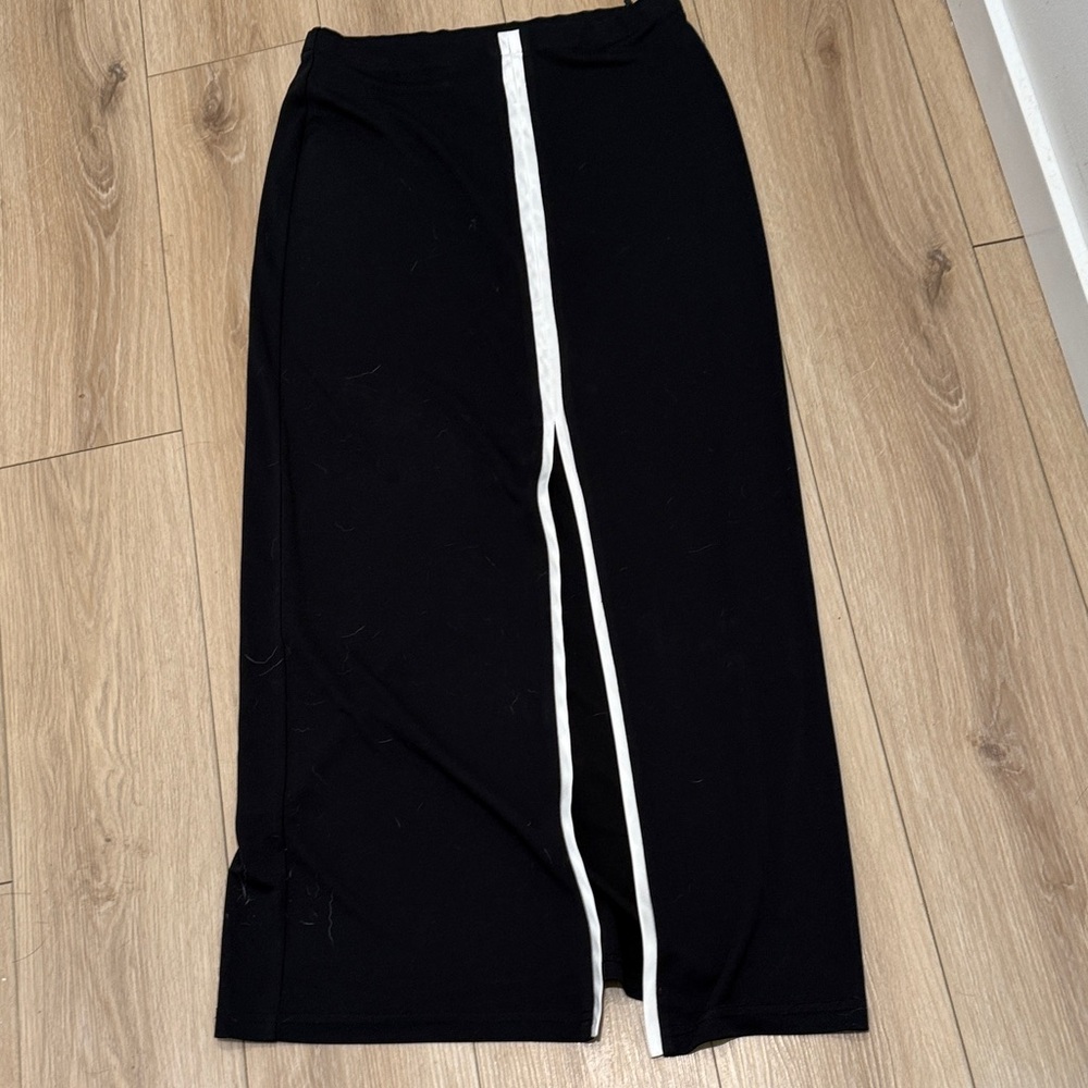 Joseph Ribkoff Elegant Black Maxi Skirt with White Accent